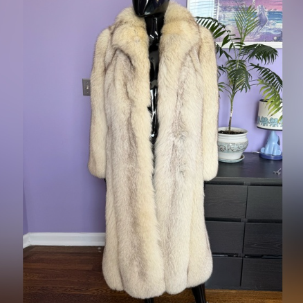 Woman White Coat Extra Long Length Black Stitching Inside